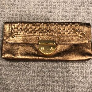 Elliott Lucca clutch